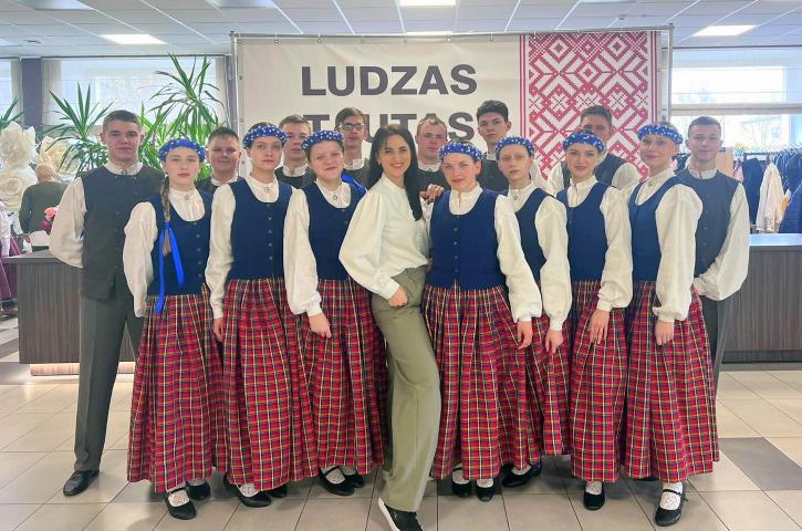 Ludzas novada skolu jaunatnes tautas deju kolektīvu koprepertuāra pārbaudes skatē, gatavojoties XIII Latvijas Skolu jaunatnes dziesmu un deju svētku l